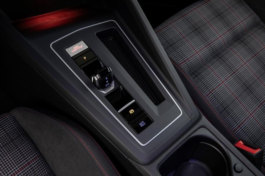Детали интерьера Volkswagen Golf GTI 2020 года  (WW) (фото 22 из 46)